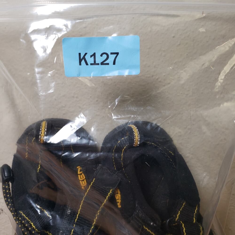 Keen Kids Size 2 Water Shoes Trail Sandals Black Camping Hiking Outdoor Gorpcore - Picture 11 of 11